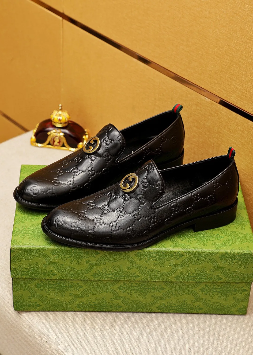 Men's shoes 💰400 💐 Product trademark: GUCCI "Gucci" casual leather shoes Regular size: 39-44 (38.45.46🉑️Customized) Product materials: Selected imported first-layer calfskin embossed upper + original hardware buckle, imported 🐑 sheepskin lining. Strong three-dimensional visual effect, combined outsole Color: 1⃣️color optional